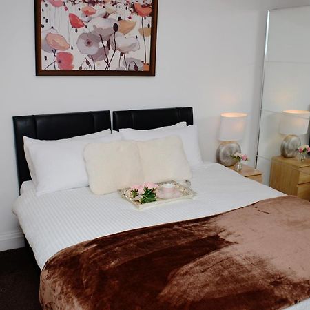 29Ew Dreams Unlimited Serviced Accommodation- Staines - Heathrow Стэнвэлл Экстерьер фото