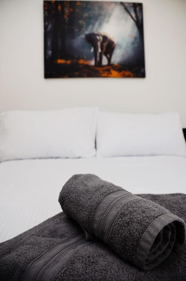 29Ew Dreams Unlimited Serviced Accommodation- Staines - Heathrow Стэнвэлл Экстерьер фото
