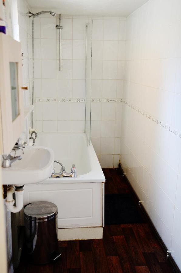 29Ew Dreams Unlimited Serviced Accommodation- Staines - Heathrow Стэнвэлл Экстерьер фото