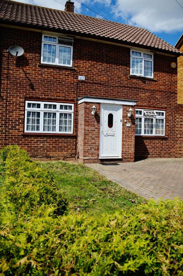 29Ew Dreams Unlimited Serviced Accommodation- Staines - Heathrow Стэнвэлл Экстерьер фото