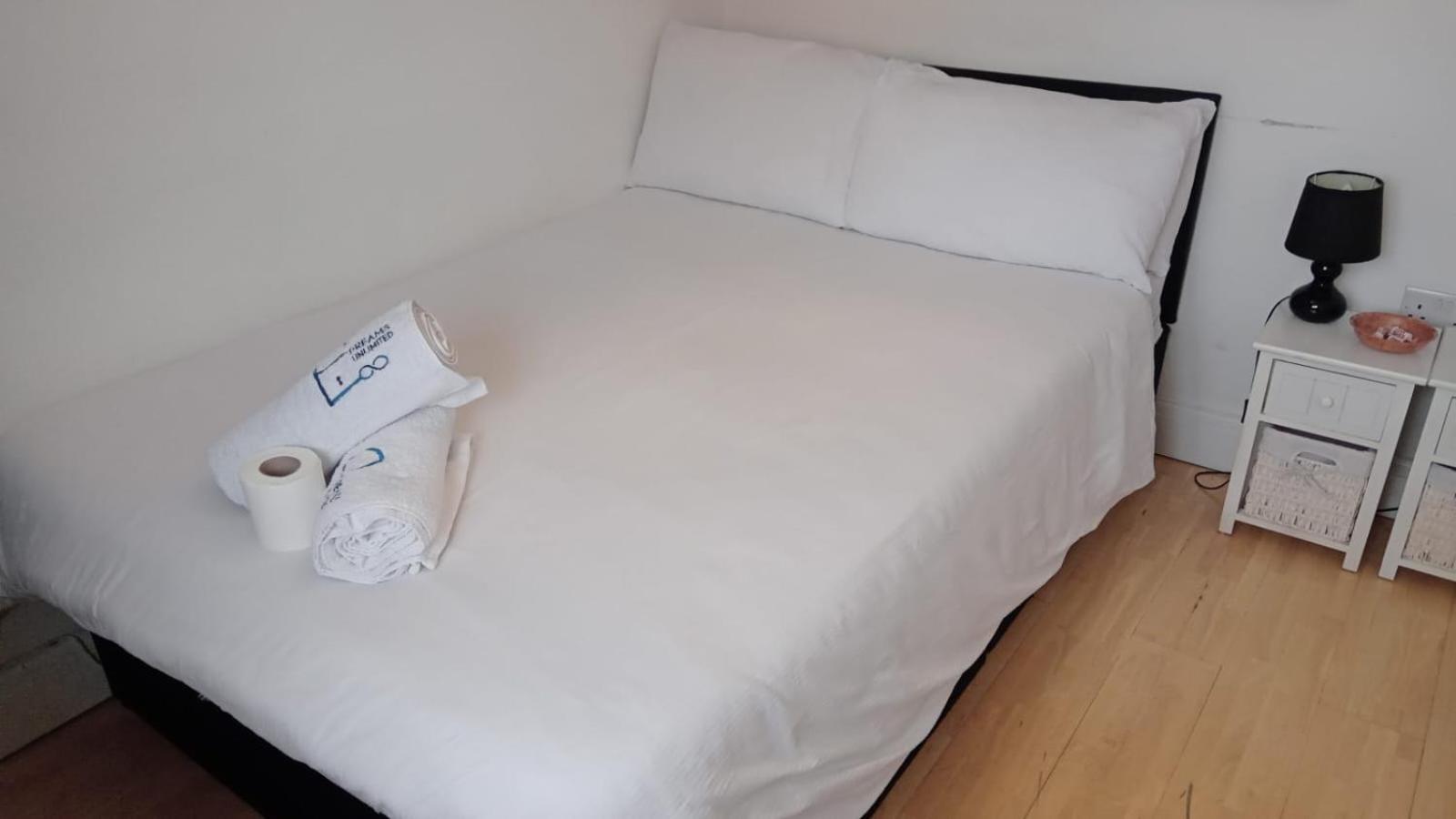 29Ew Dreams Unlimited Serviced Accommodation- Staines - Heathrow Стэнвэлл Экстерьер фото