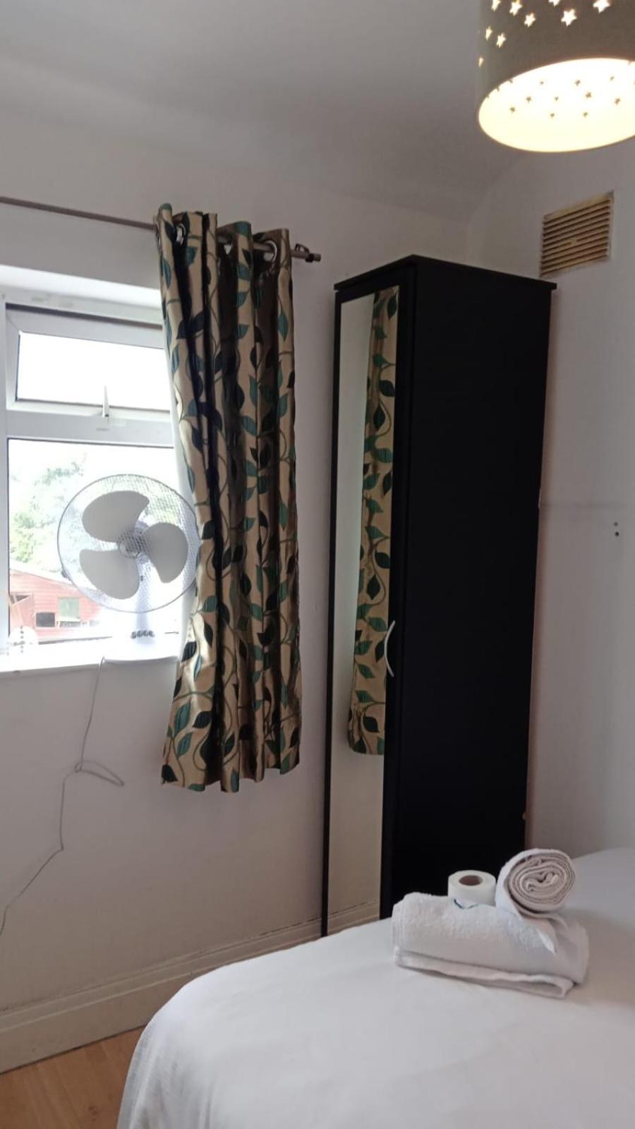 29Ew Dreams Unlimited Serviced Accommodation- Staines - Heathrow Стэнвэлл Экстерьер фото
